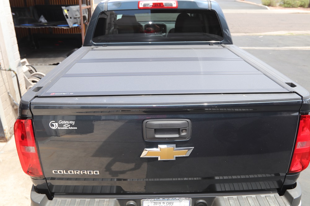 bakflip mx4 hard folding truck bed cover on chevy colorado