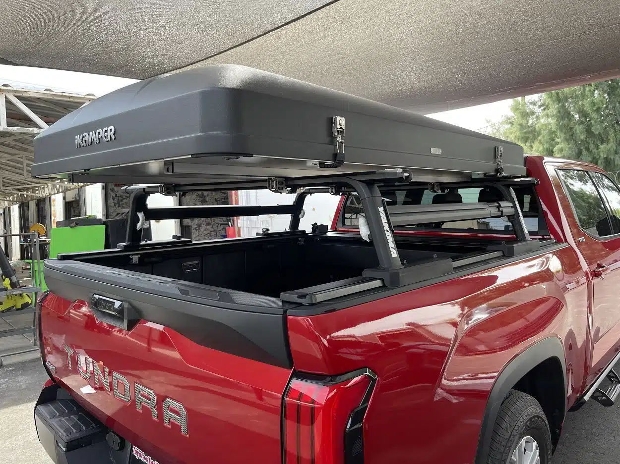 iKamper 3.0 SkyCamp Rooftop Tent, Yakima OutPost HD Bed Rack ...