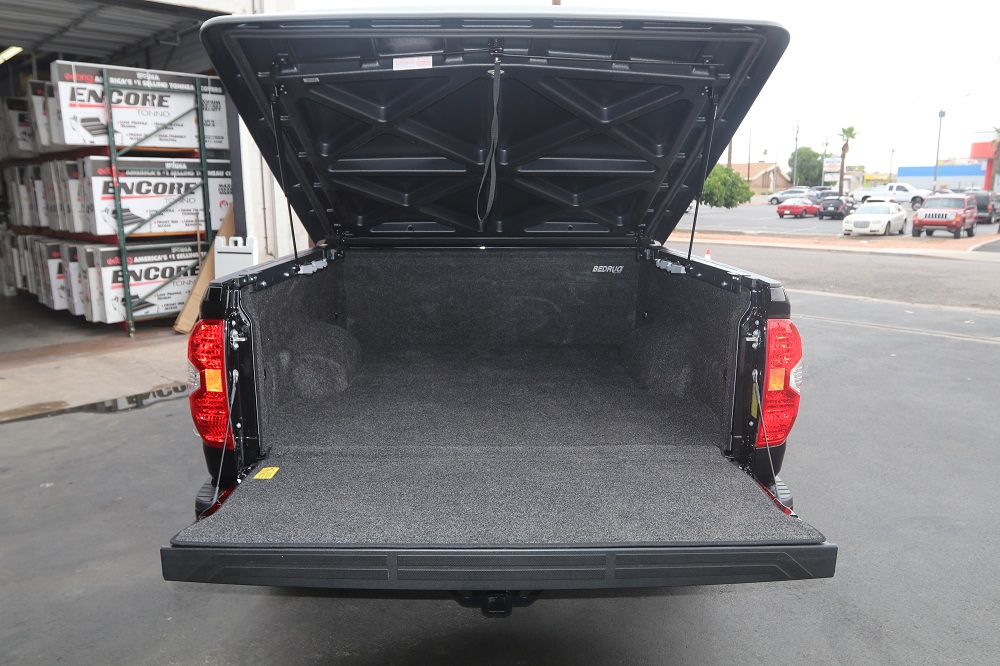 TOYOTA TUNDRA BEDRUG WITH UNDERCOVER SE TONNEAU COVER
