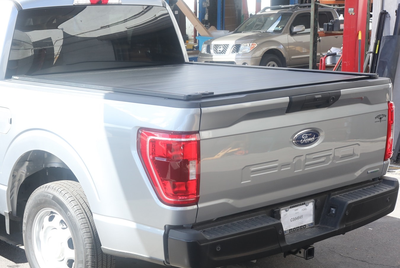 2021-2022 Ford F-150 5.7' Bed Retractable Cover RetraxPRO MX 80378