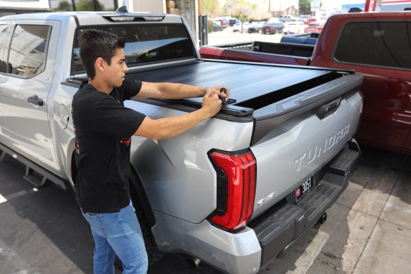 RetraxPRO MX: 2022-2024 Toyota Tundra 5.7′ Bed Retractable Aluminum ...