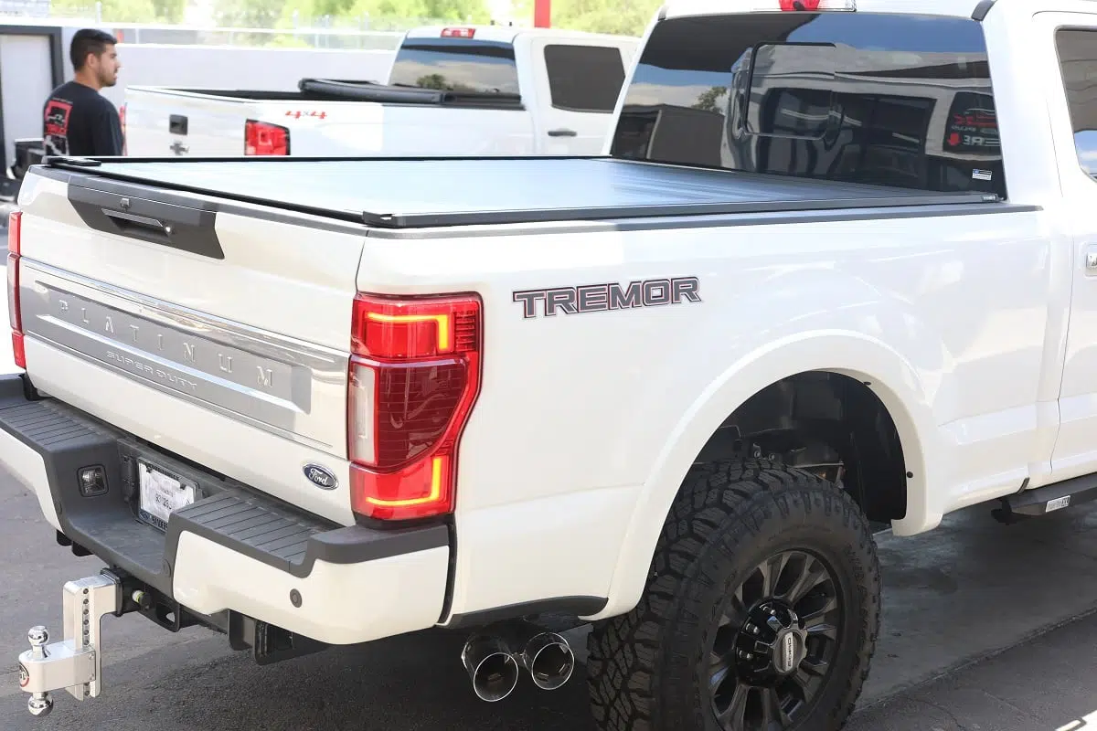 RetraxPRO XR Truck Bed Cover Ford Super Duty Platinum